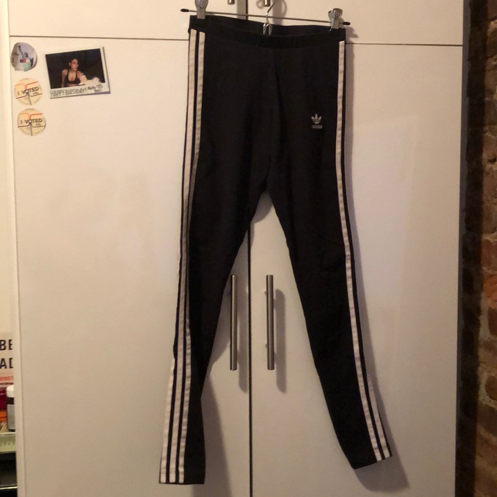 adidas 3-stripe logo legging! Super cute!